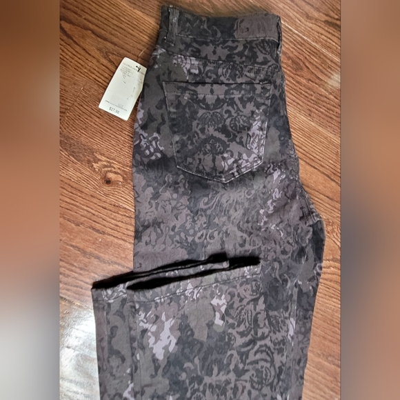 Gloria Vanderbilt Soft Touch Jeans - Picture 8 of 13